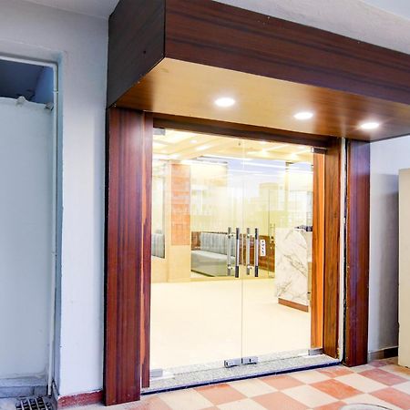 Super Townhouse Kaikhali Near Airport コルカタ エクステリア 写真