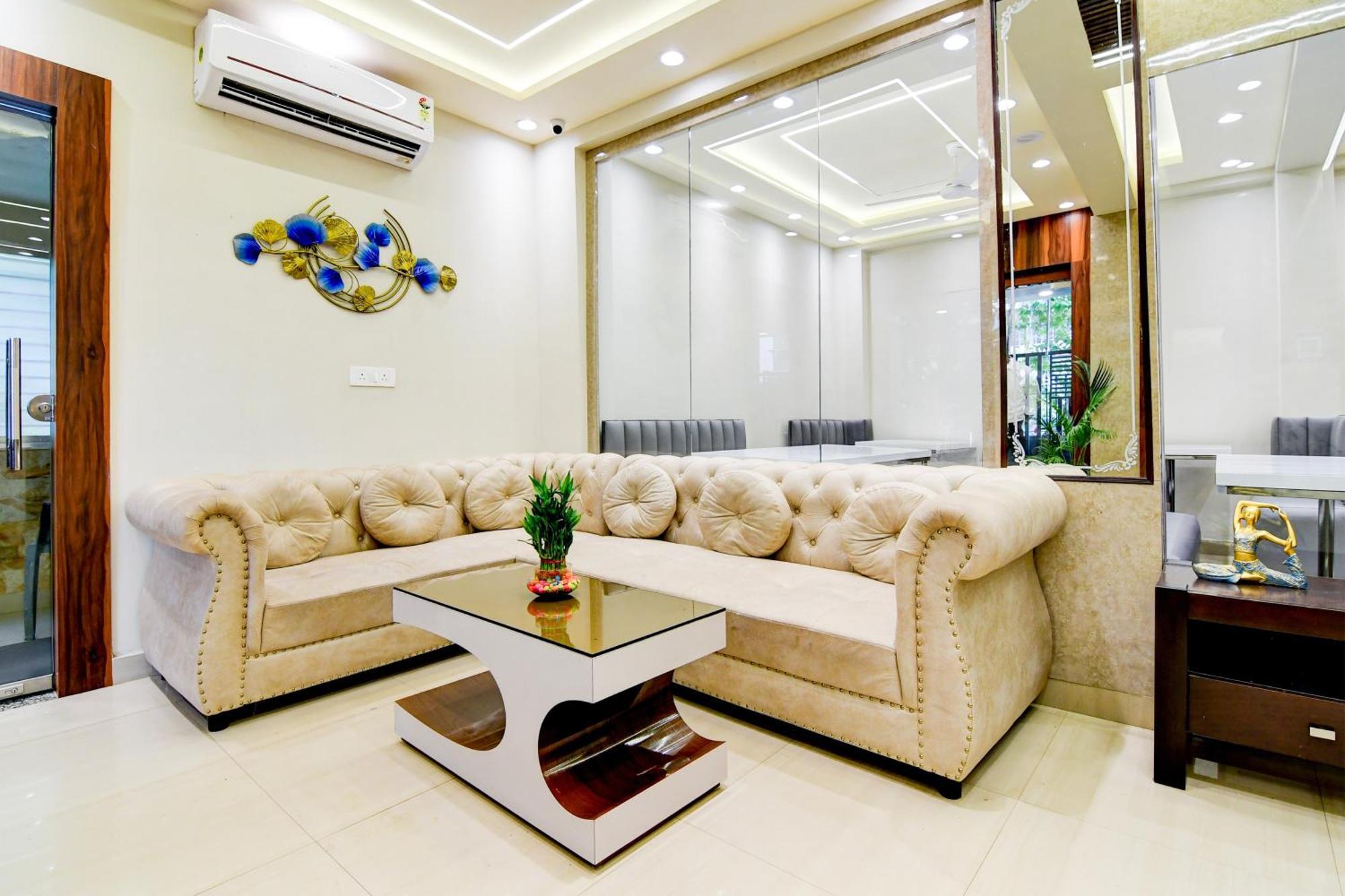 Super Townhouse Kaikhali Near Airport コルカタ エクステリア 写真